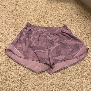 lululemon size 6 tall hotty hot shorts